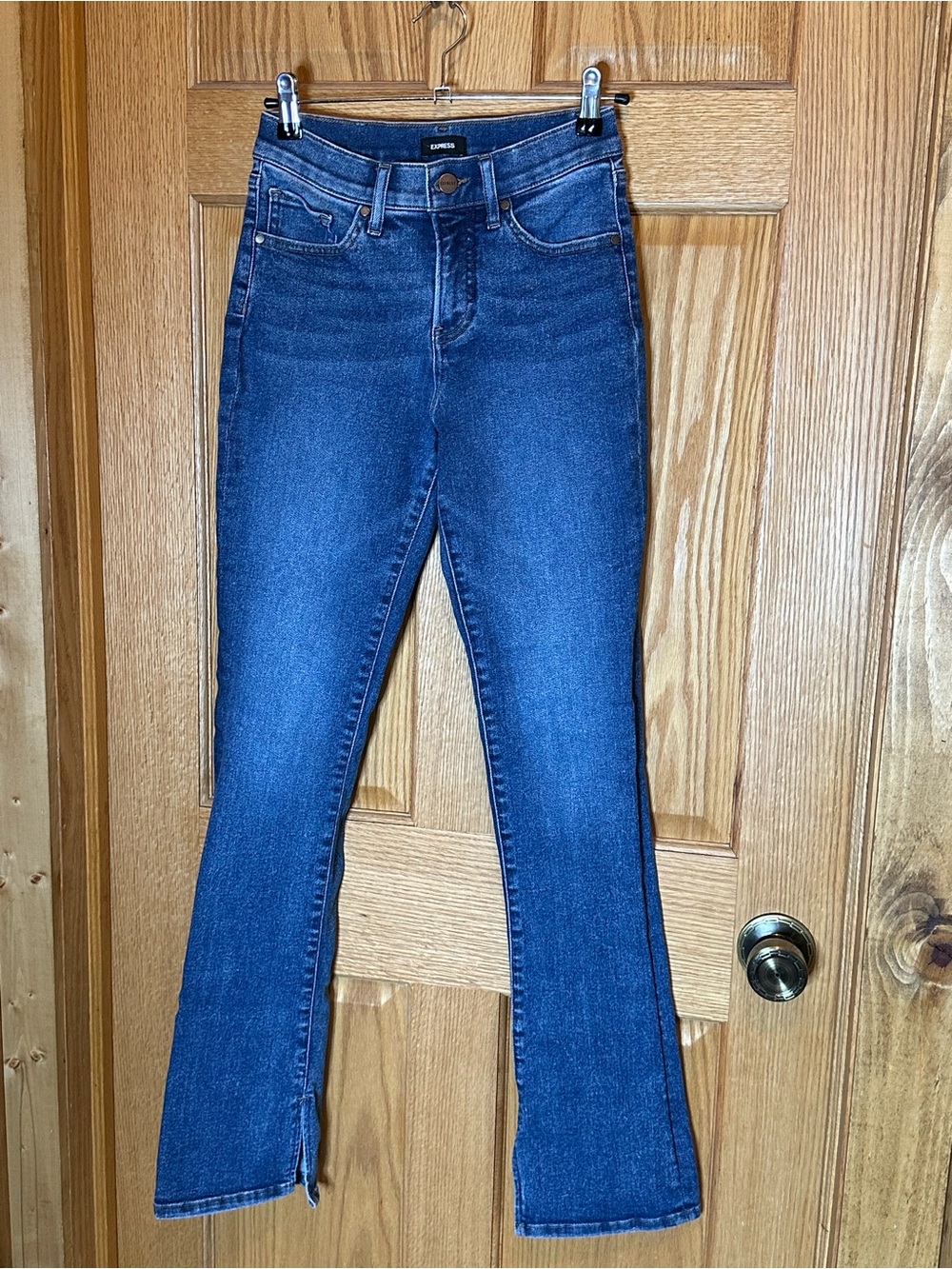 Express Mid Rise Medium Wash FlexX Skyscraper Jeans size 2 - Picture 2 of 10